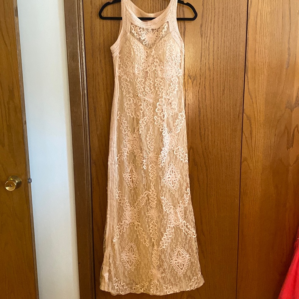 Beautiful lace and embroidered dress / never worn